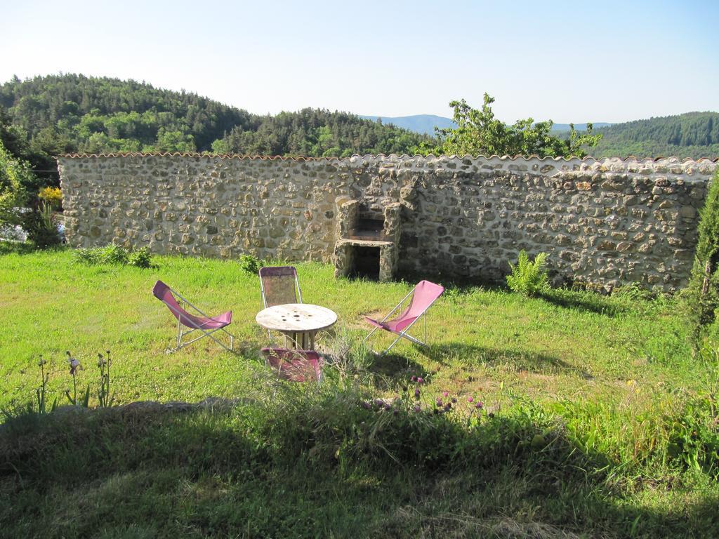 Le Petit Rias Gîte Soleil Saint Maurice en Chalencon Exterior foto