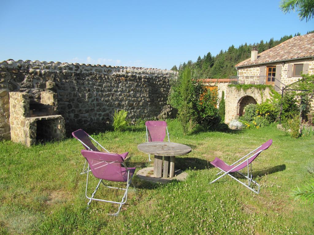 Le Petit Rias Gîte Soleil Saint Maurice en Chalencon Exterior foto